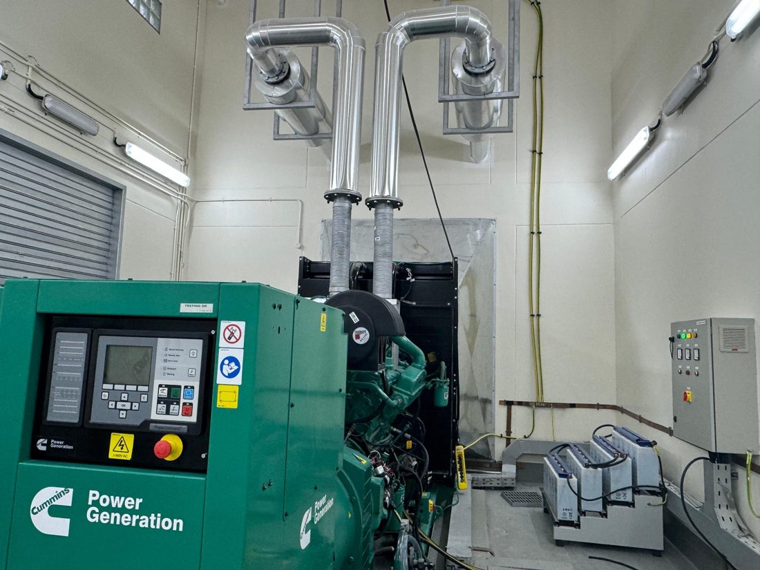 Generator installation with insulated exhaust pipes